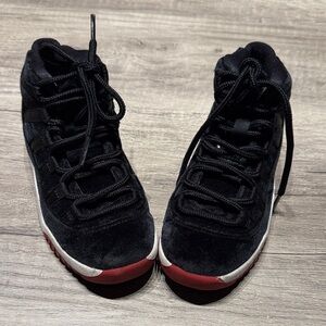 Stylish Black and Red Women's Sneakers